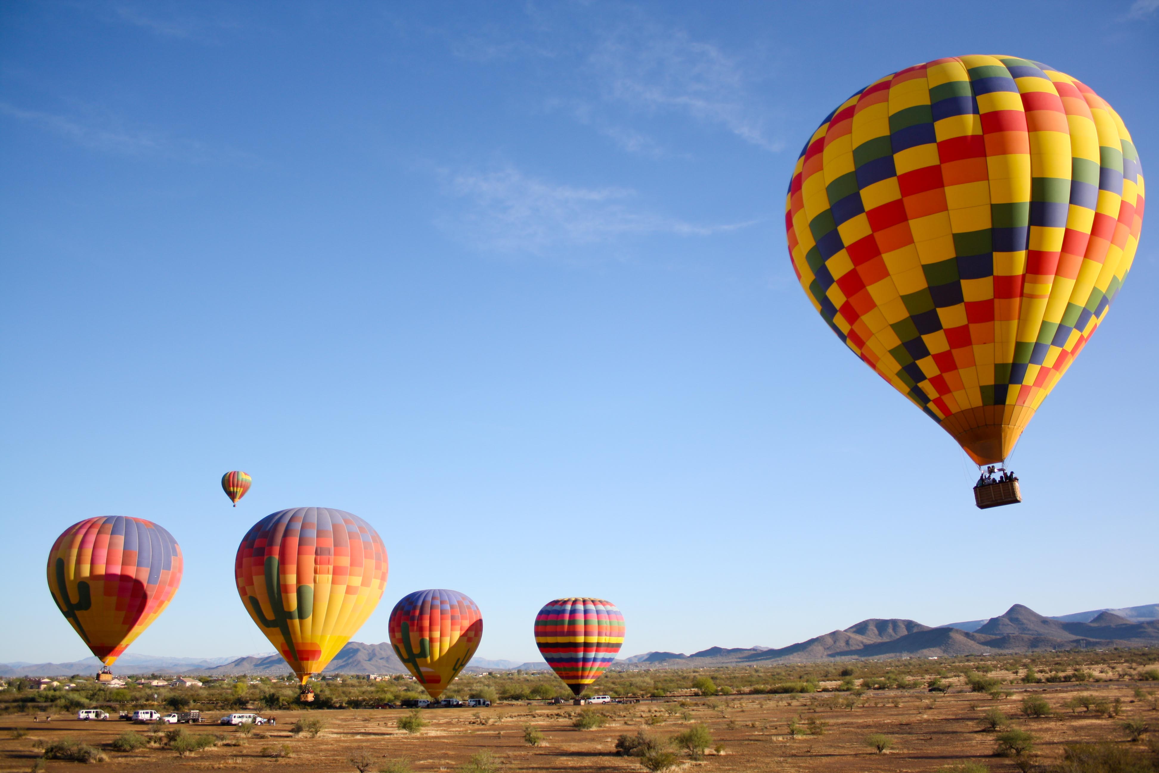 Hot Air Balloon Reflected, Arizona загрузить